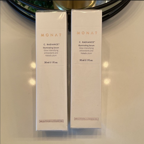 Monat Illuminating Serum